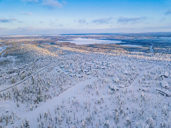 Flygfoto Över Vintern Skog Med Frostiga Träd Lantlig Väg Och — Stockfoto