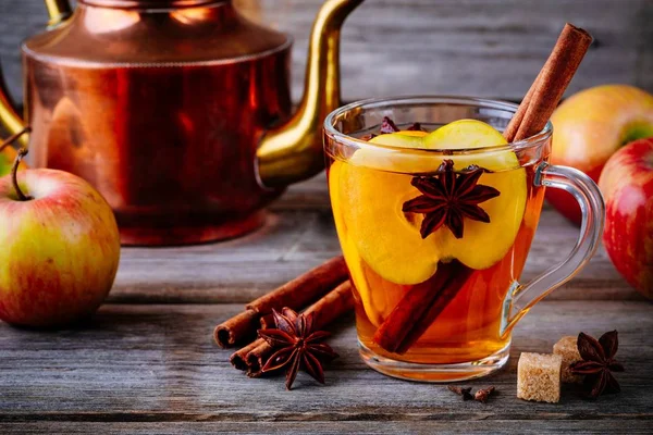 Hot Mulled Apple Cider Drink Cinnamon Stick Cloves Anise Wooden — Stock Photo, Image