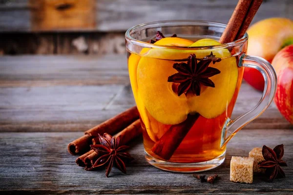 Hot Mulled Apple Cider Drink Cinnamon Stick Cloves Anise Wooden — Stock Photo, Image