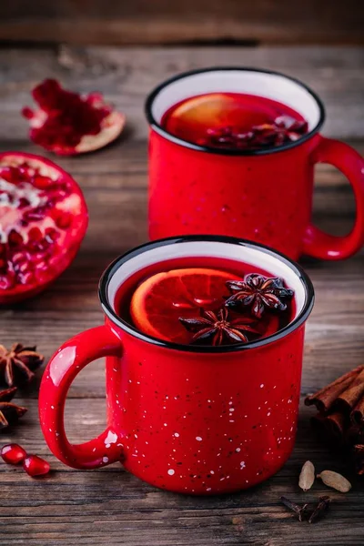 Spiced Pomegranate Apple Cider Mulled Wine Sangria Red Mugs Wooden — Stock Photo, Image