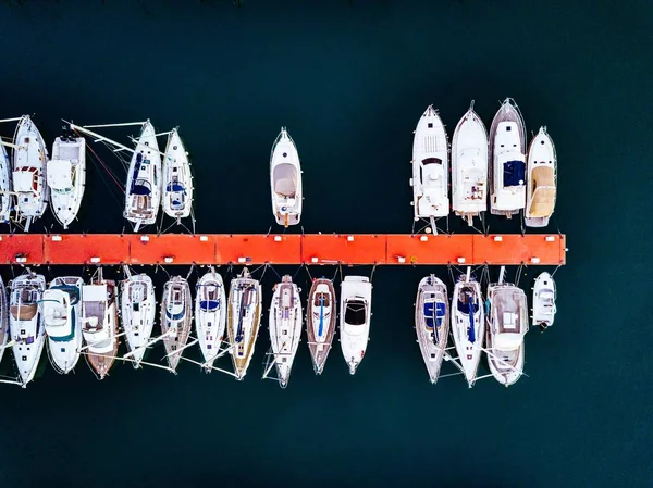 Marina Tekneler Yatlar Talya Ile Havadan Görünümü Mavi Deniz Yatay — Stok fotoğraf