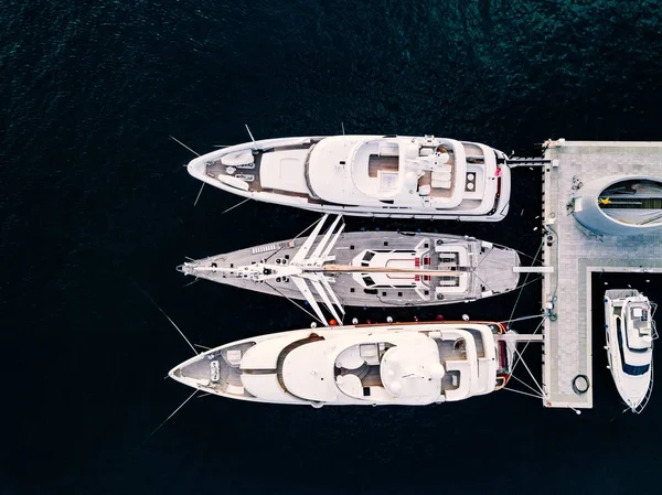 Aerial view from above at the luxury yachts in the marina — Stock Photo, Image