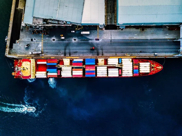 Vista aerea della nave portacontainer nel porto marittimo — Foto Stock