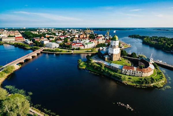 Vista aérea del panorama de la ciudad de Vyborg, Rusia . — Foto de Stock