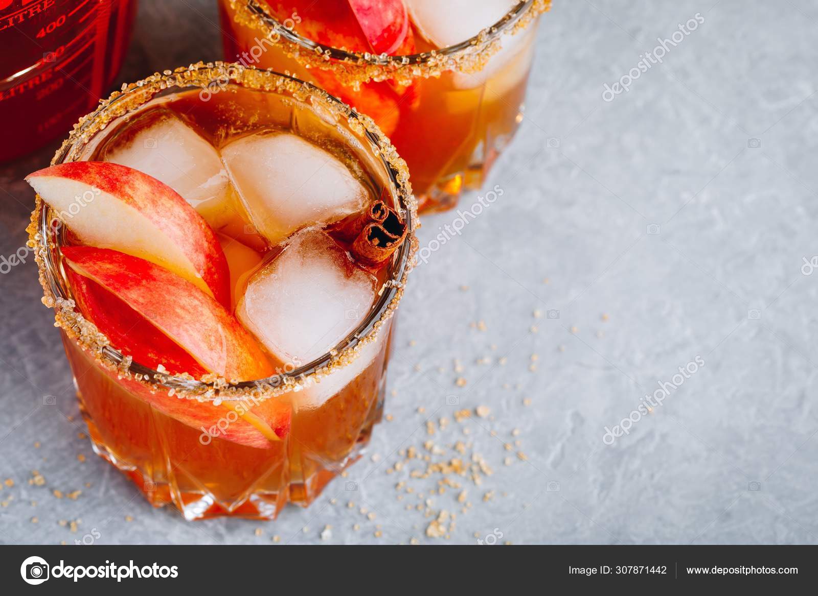 https://st4.depositphotos.com/2716431/30787/i/1600/depositphotos_307871442-stock-photo-cinnamon-apple-cider-mimosa-cocktail.jpg