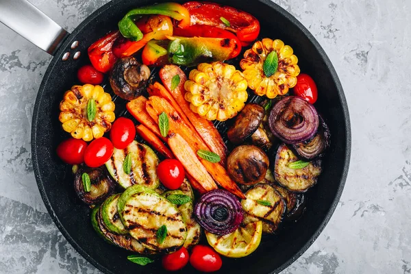 Grilled Vegetable Platter Zucchini Mushrooms Eggplant Carrots Pepper Bell Tomato — Stock Photo, Image