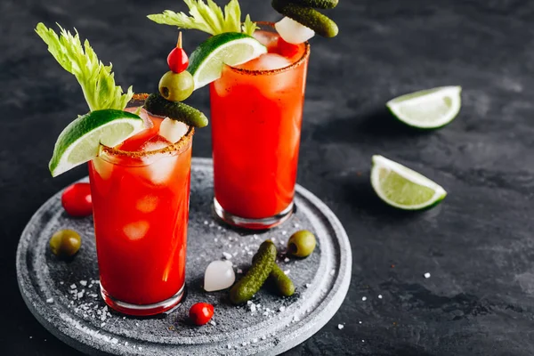 Bloody Mary Cocktail Bicchieri Con Decorazioni Pomodoro Bloody Mary Bevanda — Foto Stock