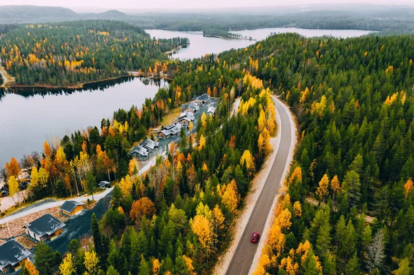 Luchtfoto Van Landelijke Weg Met Rode Auto Geel Oranje Herfstbos — Stockfoto