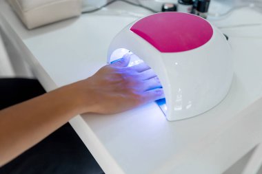 Manikür için UV lambası