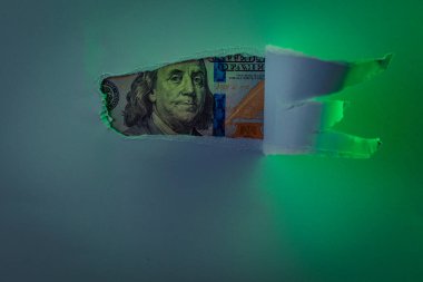 Dünya ekonomik kriz konsepti. Dolarlar kapanıyor.