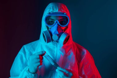 Aktif kendini izole etme modu. İnsanlar sağlıklı kalmak için evde olmak zorundalar.