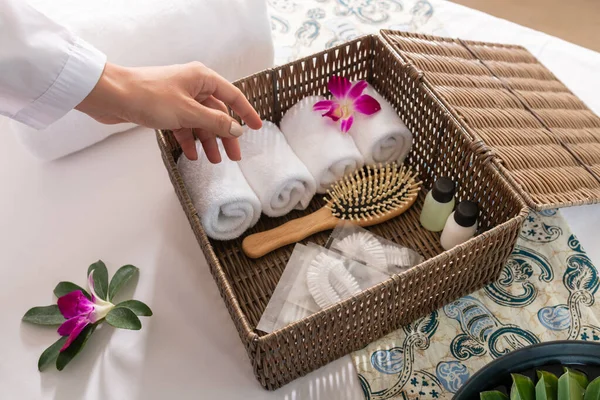 Caja Mano Spa Femenina Con Artículos Para Spa Cuidado Peine — Foto de Stock