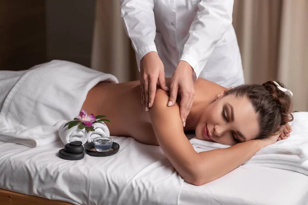 Spa Woman Close Beautiful Woman Getting Spa Treatment Massage — Stock Photo, Image