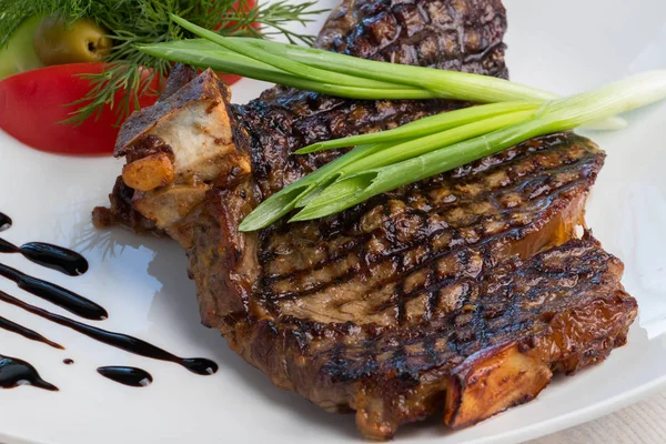 beyaz bir tabaktabaktabaktabaktabaktabaktabaktabak tabaktabak tabaktabak tabaktabaktabak tabaktabaktabakisi ızgara biftek