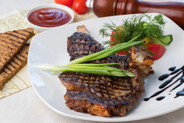 Grilled Beef Steak Sauce Vegetables White Plate — Stock Photo, Image