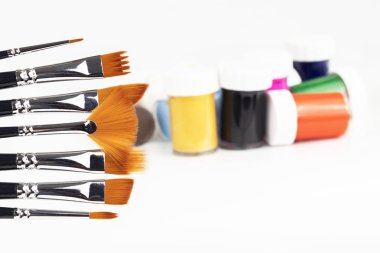 Fırçalar ve boya çizim için