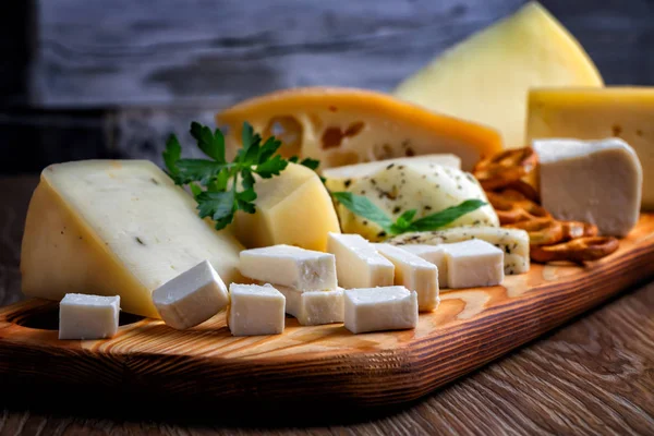 도마에 치즈의 — 스톡 사진
