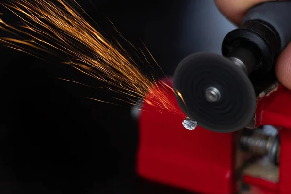 Using Rotary Tool Cut Metal Products — Stock Photo, Image