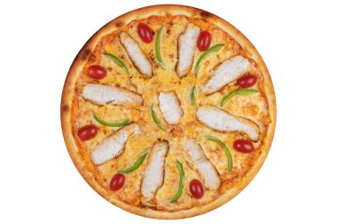 Tavuklu pizza, vişneli domates, paprika ve peynir. Yukarıdan bak. İzole edilmiş beyaz bir arkaplanda