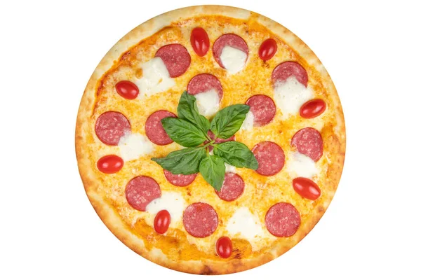 サラミとピザ バジル チェリートマトとチーズ 上からの眺め 白い隔離された背景で — ストック写真