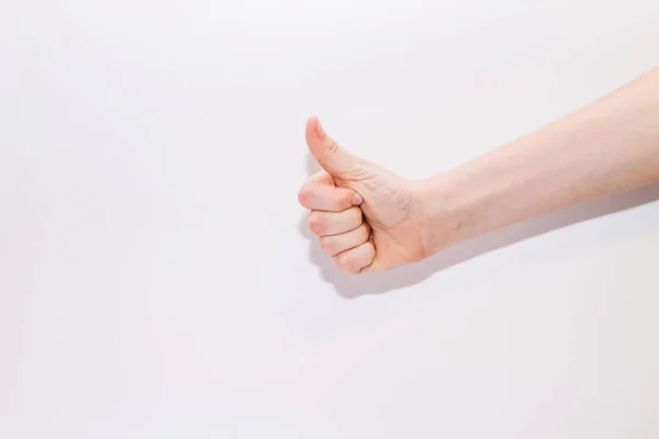 Mani del bambino su sfondo bianco, giocare, primo piano — Foto Stock