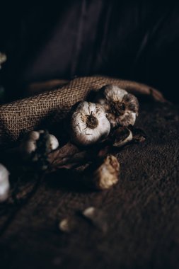 Kurutulmuş sarımsak karanfil. Sarımsak natürmort. 