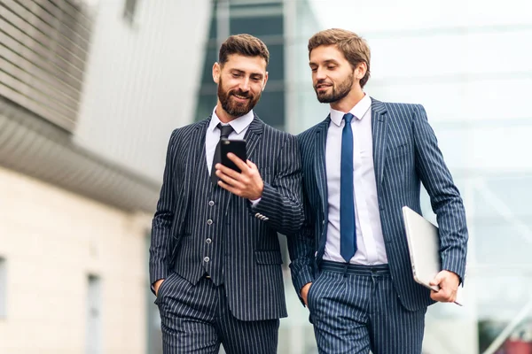 Young Businessman Suit Using Mobile Phone Showing Something His Colleague — Stock Photo, Image