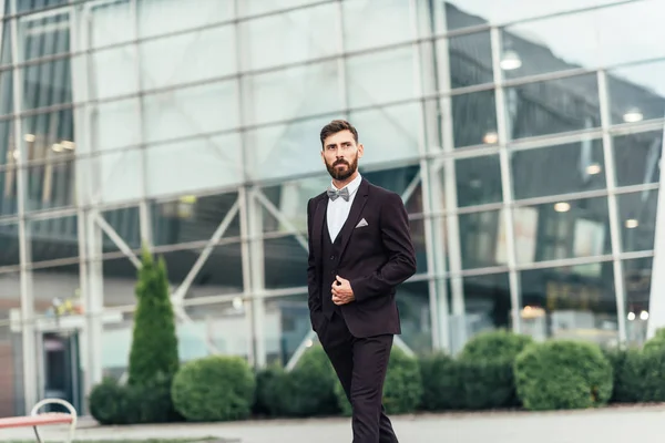 Young Successful Handsome Young Man Full Suit Adjusting His Jacket — Stock Photo, Image