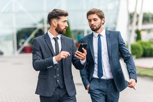 Two Attractive Smiling Young Businessmen Wearing Suits Walking Outdoors City — Stock Photo, Image
