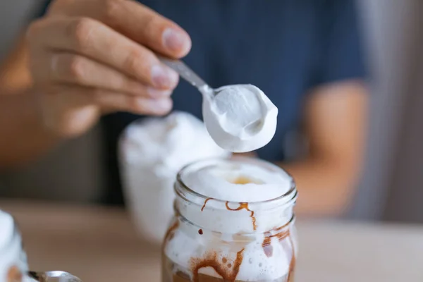 Man Puts Whipped Cream Iced Mocha Coffee Dalam Bahasa Inggris — Stok Foto