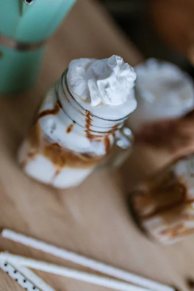 Café Helado Mocha Con Jarabe Chocolate Caramelos Botón — Foto de Stock