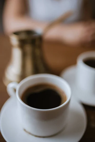 テーブルの上のトルコ コーヒーの一杯 — ストック写真