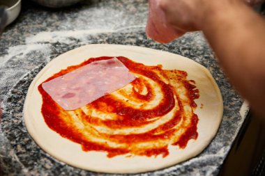 restoranda pizza yapma