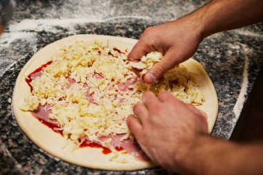 restoranda pizza yapma
