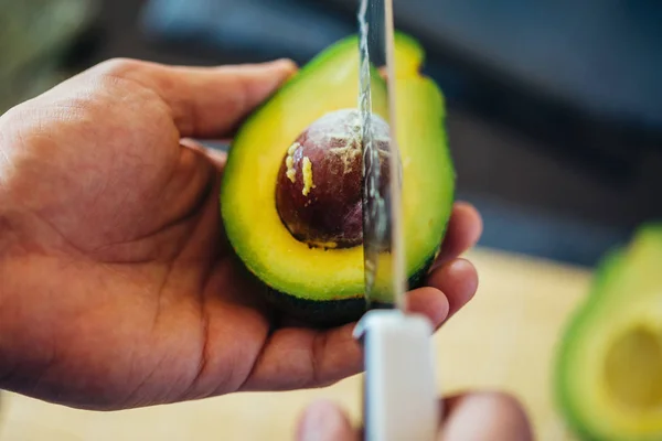 Avocado Sedang Disiapkan Untuk Sushi — Stok Foto