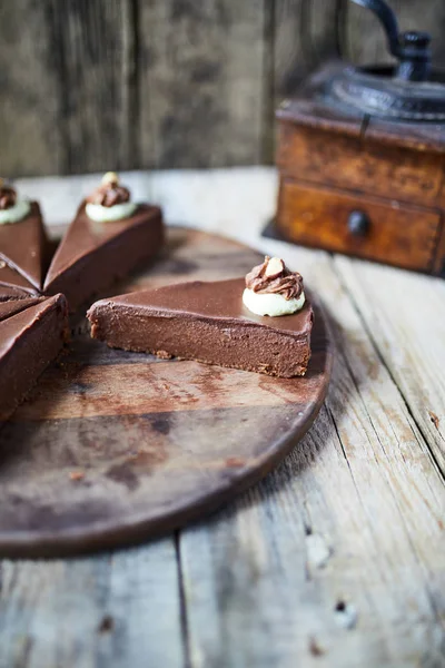 Stukken Van Chocoladetaart Houten Tafel — Stockfoto