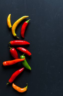 Kırmızı, yeşil ve sarı biber karışımı