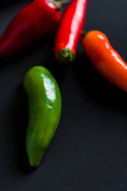 Kırmızı, yeşil ve sarı biber karışımı