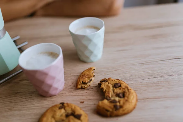 Καφέ Στο Τραπέζι Cookies — Φωτογραφία Αρχείου