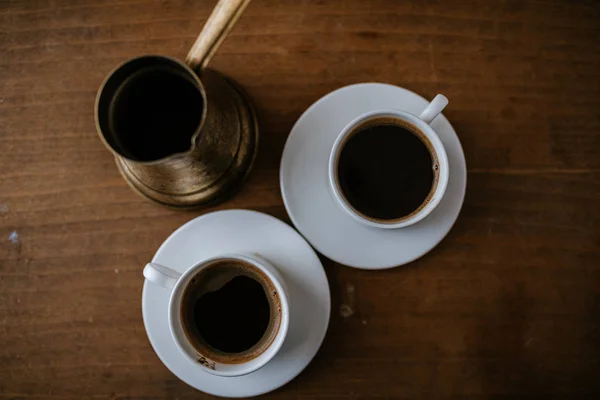 Dwie Filiżanki Kawy Turecku Stole — Zdjęcie stockowe