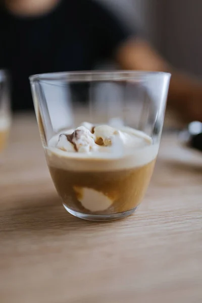 Una Taza Café Affogato Mesa —  Fotos de Stock