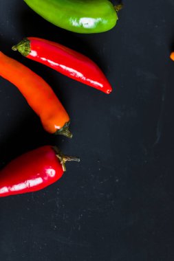 Kırmızı, yeşil ve sarı biber karışımı