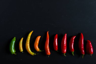 Kırmızı, yeşil ve sarı biber karışımı