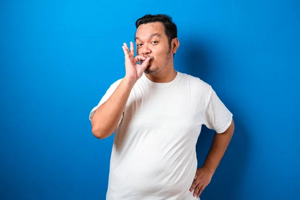 Portret Van Een Dikke Aziatische Man Wit Shirt Die Een — Stockfoto