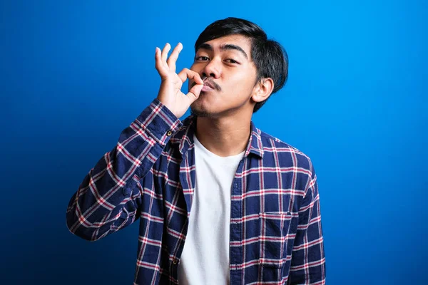 Joven Asiática Estudiante Universitaria Sonriendo Con Señal Feliz Asiático Estudiante — Foto de Stock