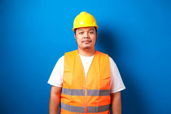 Potrait Fat Asian Worker Wearing Helmet Safety Vest Looking Camera — Stock Photo, Image