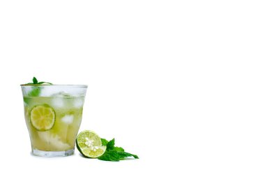 Es Kuwut. Geleneksel Balili meyve karışımı ballı, hindistan cevizli, fesleğenli ve limonlu..