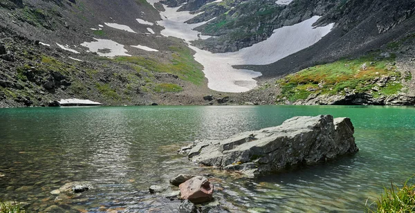 Błękitne Alpejskie Jezioro Utworzone Lodowca Szczycie Góry Altai Rosja — Zdjęcie stockowe