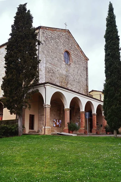Церковь Сан Луккезе Поджибонси Тоскана Италия — стоковое фото