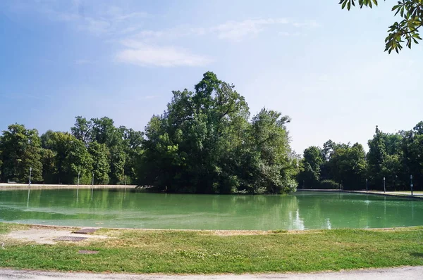 ドゥカーレ公園のパルマ イタリアの湖 — ストック写真